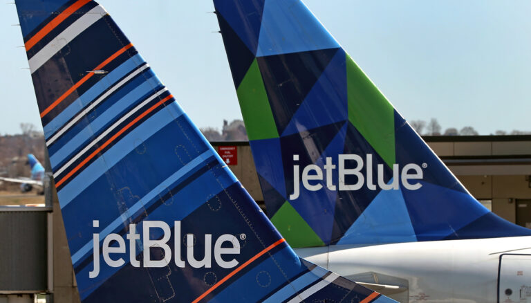 Increíble: JetBlue confirma hallazgo de dos cuerpos en el tren de aterrizaje