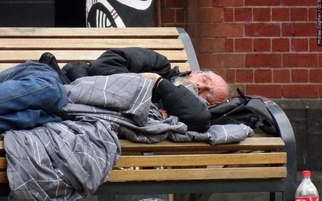 La ciudad de Reno modifica una ordenanza que prohíbe dormir y acampar en lugares públicos