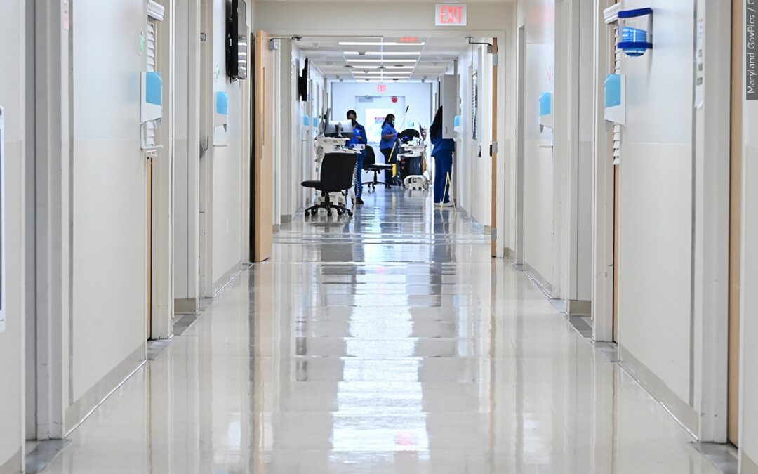 Le roban sus pertenencias a pacientes y empleados en un hospital de Reno