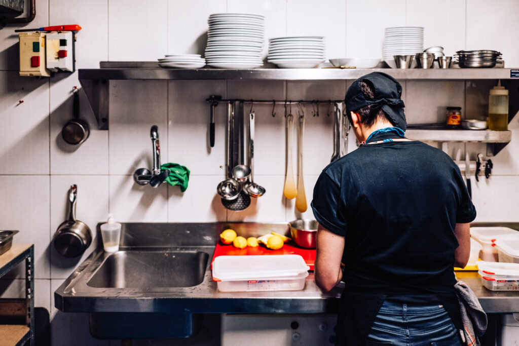 La administración Trump detiene a casi 33,000 inmigrantes en 50 días de mandato: ¿Ha cumplido las espectativas?