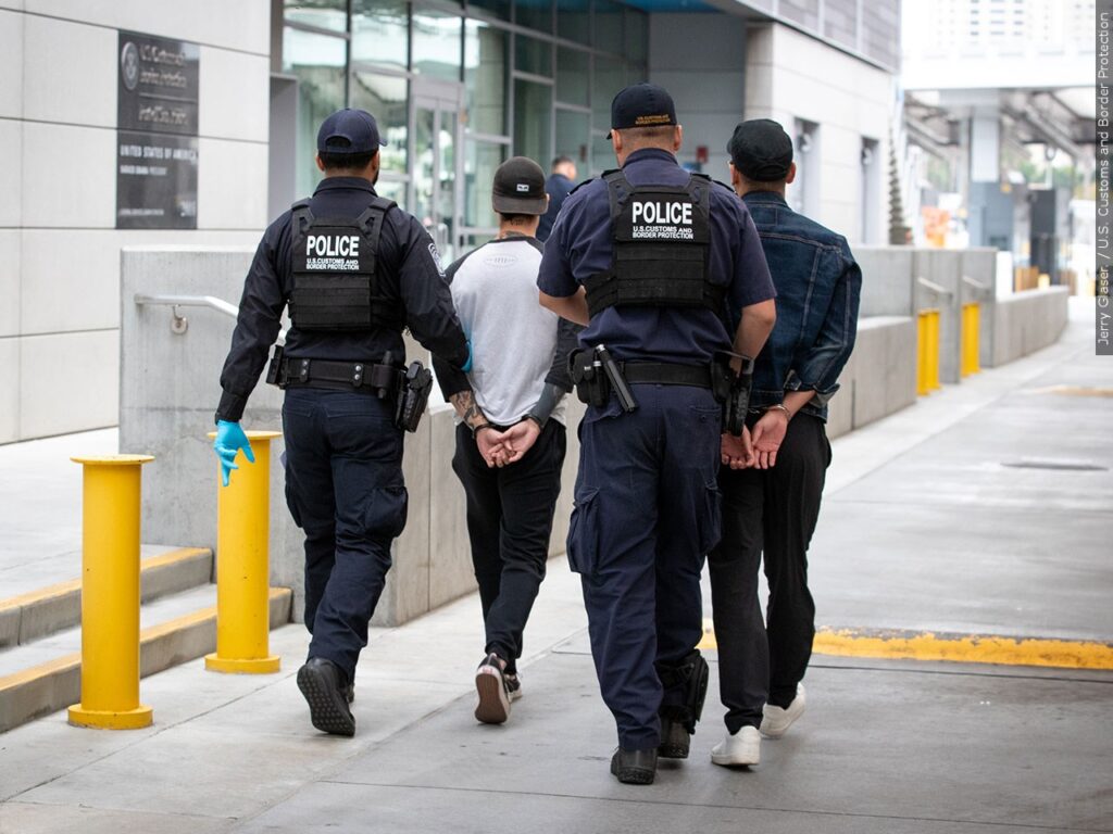 Un nuevo proyecto de ley busca proteger a los alumnos inmigrantes en todas las escuelas de Nevada de actividades u operativos de ICE