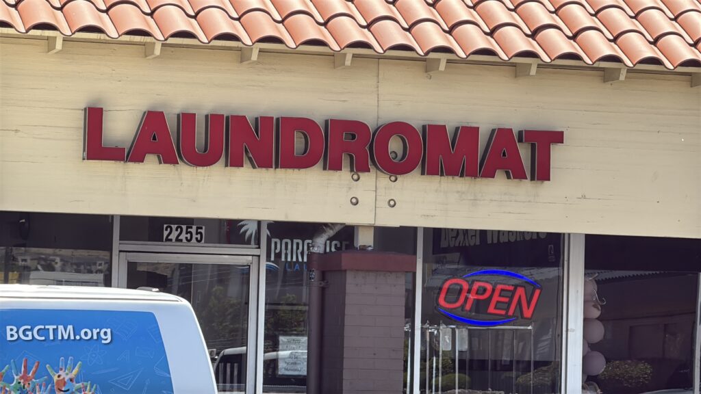 Una persona es víctima de robo en una conocida lavandería de Sparks