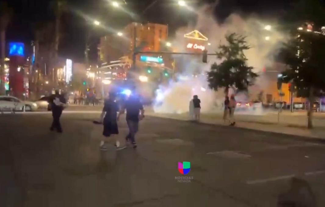 94 arrestados y 7 menores citados durante protesta inmigratoria en Las Vegas 1 WhatsApp Image 2025 06 12 at 6.34.58 PM