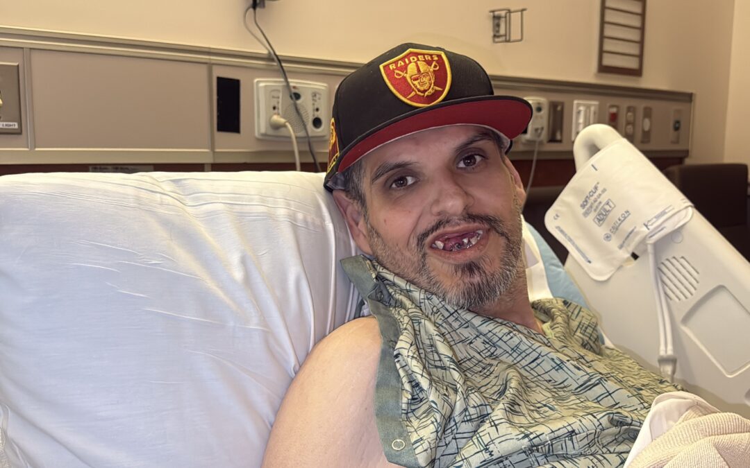 Padre de familia pide ayuda a la comunidad para costear sus gastos médicos al enfrentarse a un cáncer en la espalda