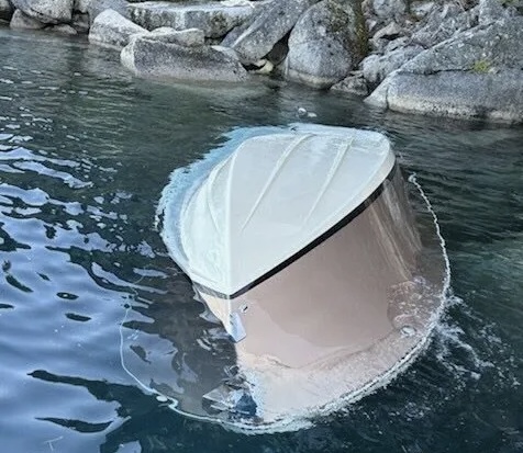 Ocho personas pierden la vida en el Lago Tahoe al volcarse el bote en el que viajaban