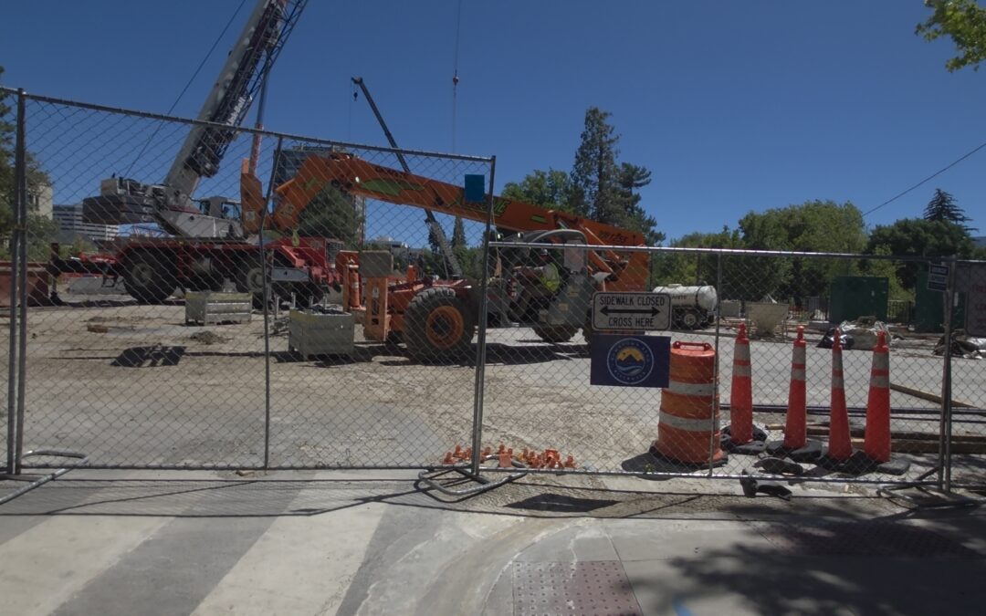 Las lluvias generan preocupación en la construcción del puente en la calle Arlington