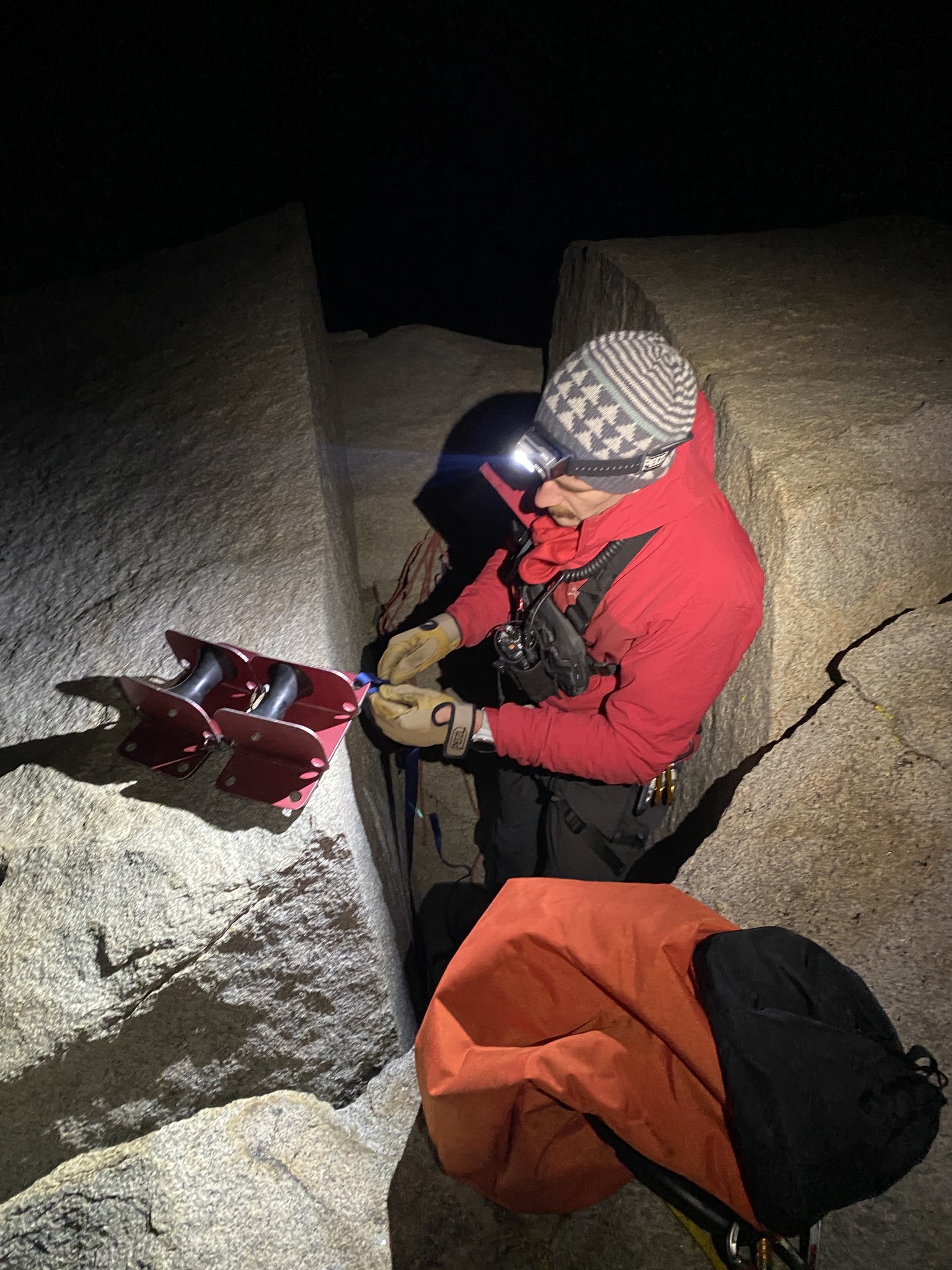 2 escaladores atrapados en una pared rocosa son salvados en una compleja operación 1 MONO RESCUE
