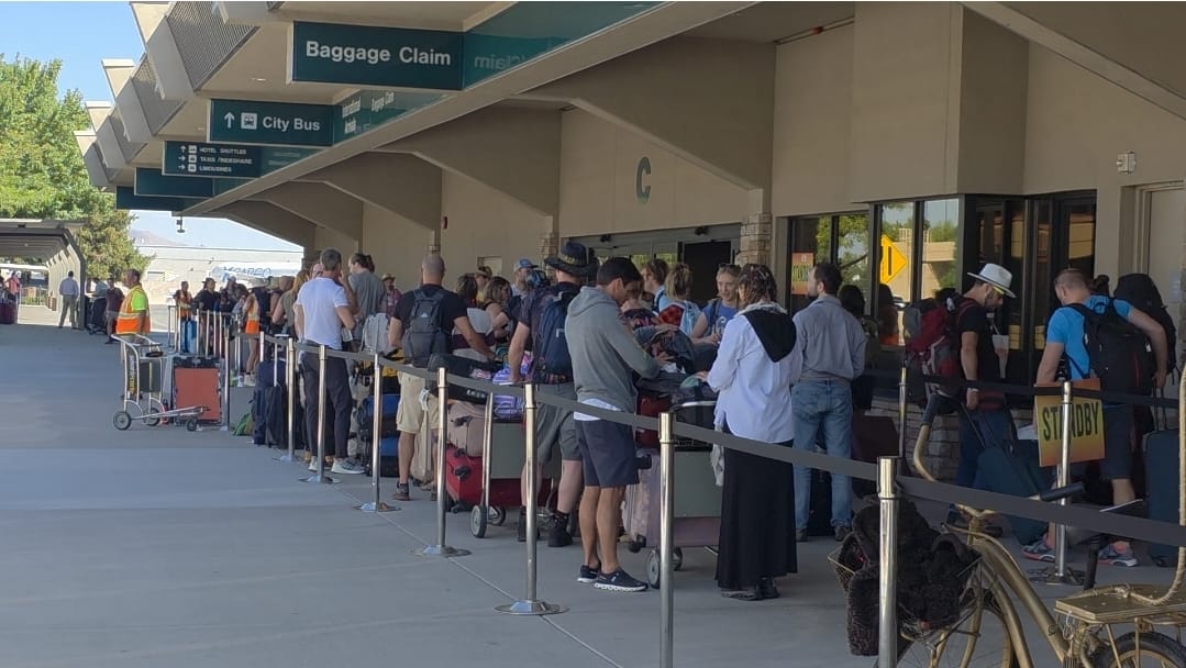 Aeropuerto de Reno espera 18 mil viajeros por Burning Man y Día del Trabajo