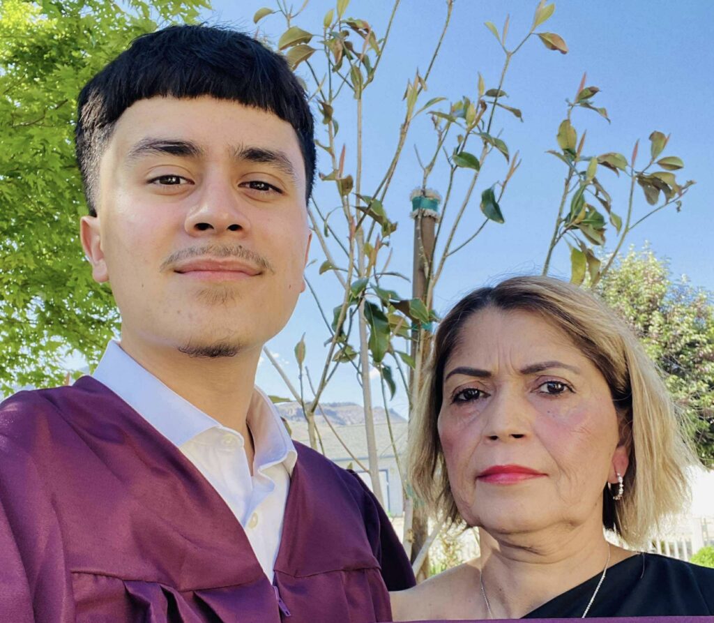 Madre de familia exige justicia por la muerte de su hijo en un hospital local