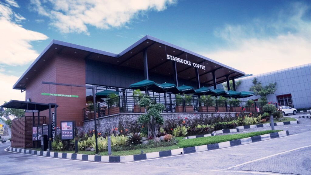 Cierres de Starbucks: la eliminación de casi 1,000 empleos y más de 400 tiendas