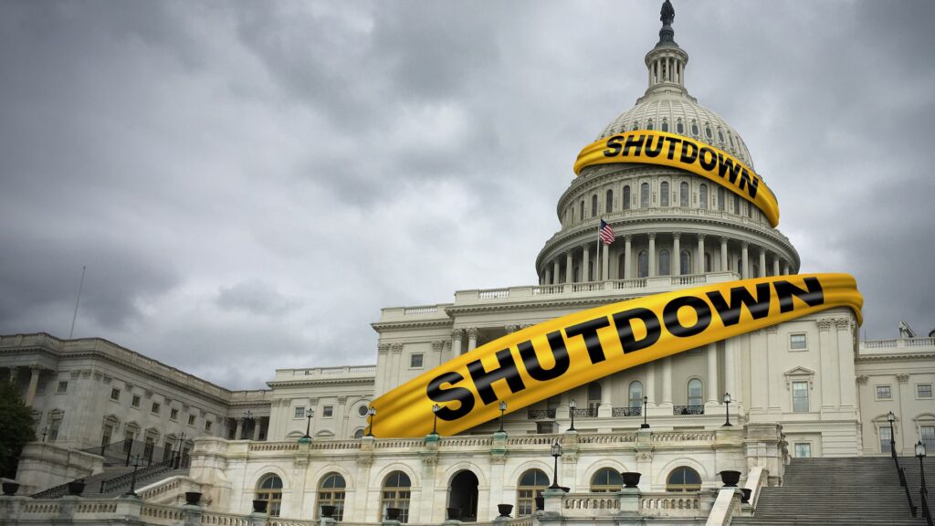 Abogado aclara qué pasa con las redadas de ICE y las cortes durante el cierre del gobierno