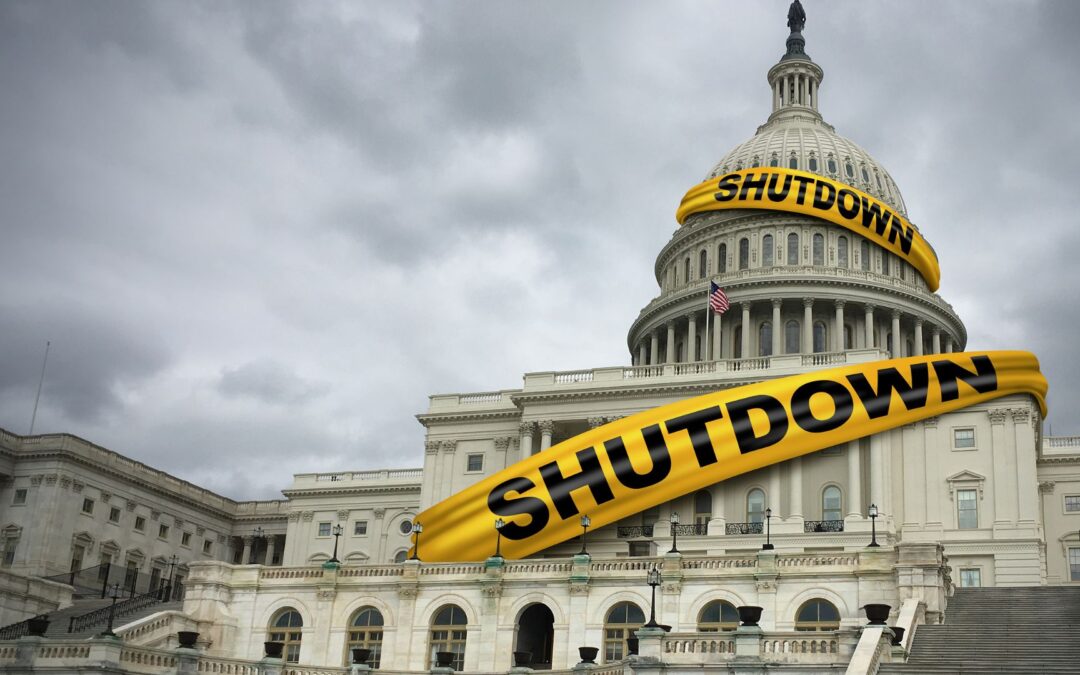 Abogado aclara qué pasa con las redadas de ICE y las cortes durante el cierre del gobierno