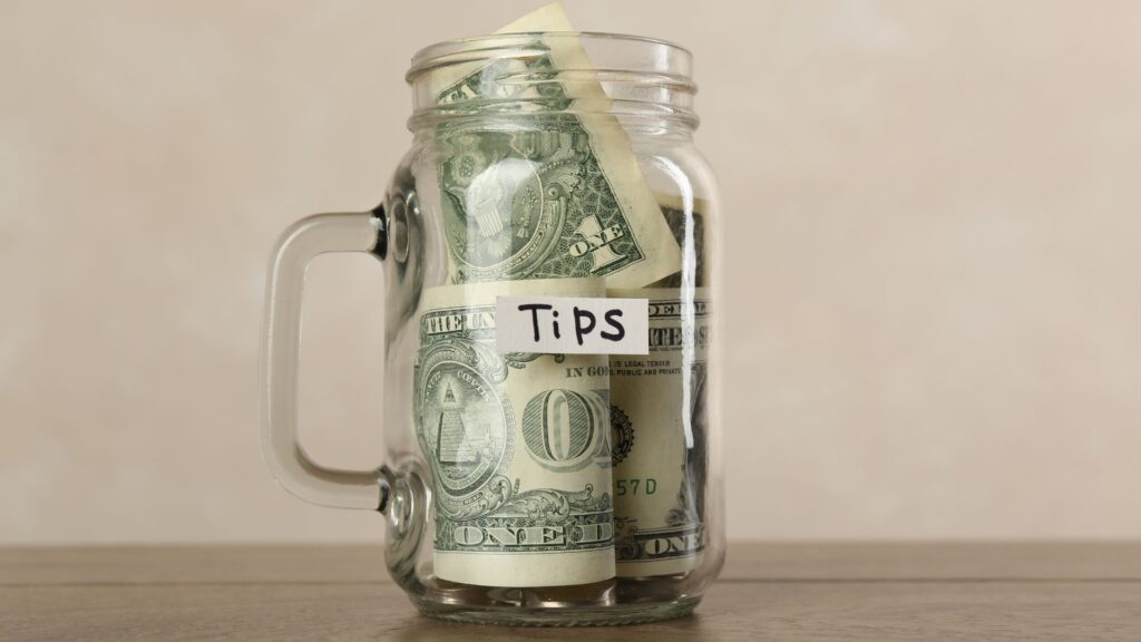 Propinas sin impuestos: ahora puede deducir hasta $25,000, vea la lista de trabajadores que califican