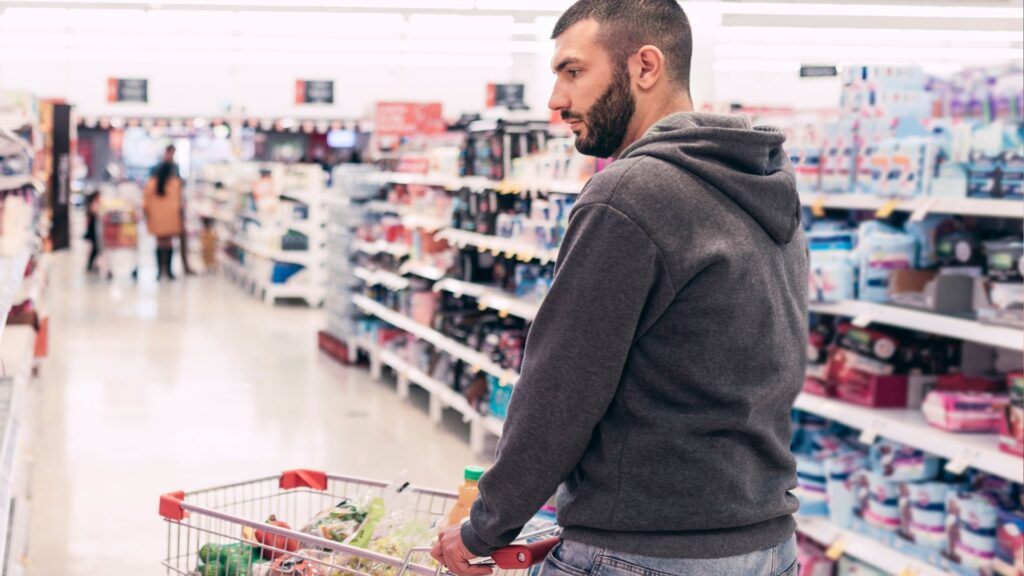 Walmart suspende contrataciones que requieran visa H-1B tras aumento a US$ 100.000 impuesto por Trump