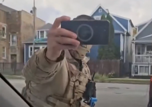 Representante estatal asegura que un agente de la Patrulla Fronteriza le apuntó con un arma