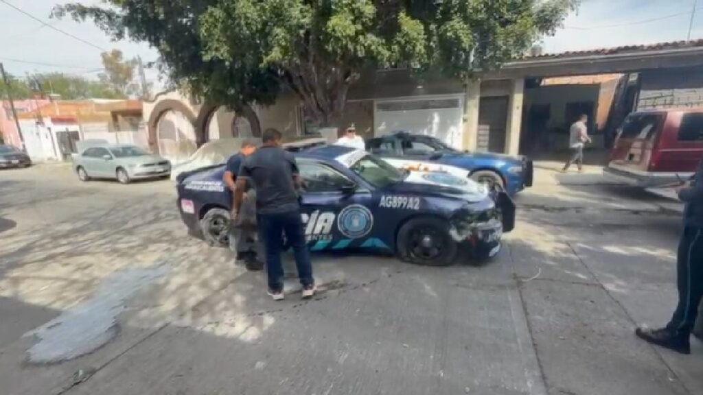 Impactante Robo de Patrulla: Hombre Huye y Choca Contra Varios Vehículos en Aguascalientes