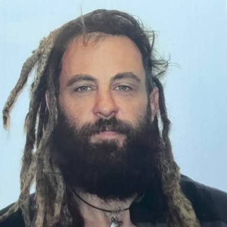 Chad Ollinger Bajo Investigación de Asesinato Tras Muerte de Compañero en Prisión de Las Vegas