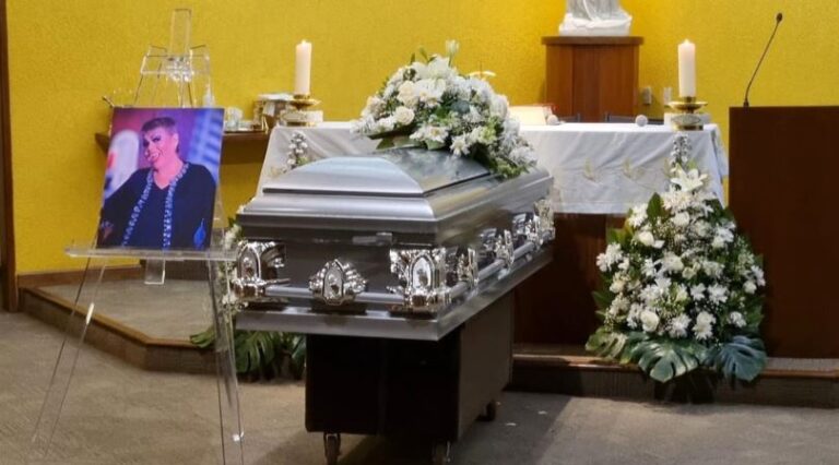 Rinden homenaje emotivo a Betty Garay con misa y aplausos en su último adiós