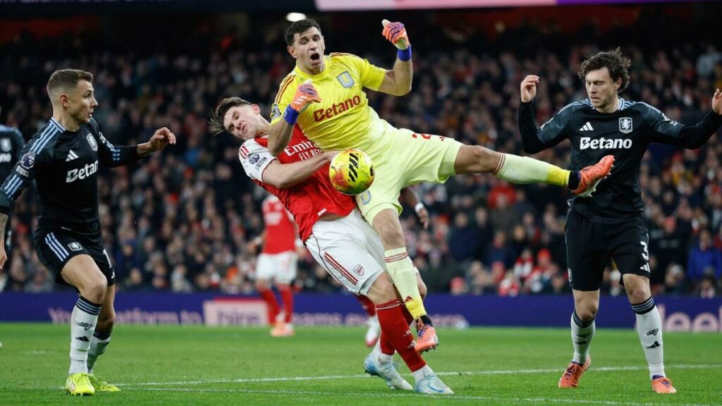 Dibu Martínez sufre un revés impactante en goleada del Arsenal contra Aston Villa | VIDEO