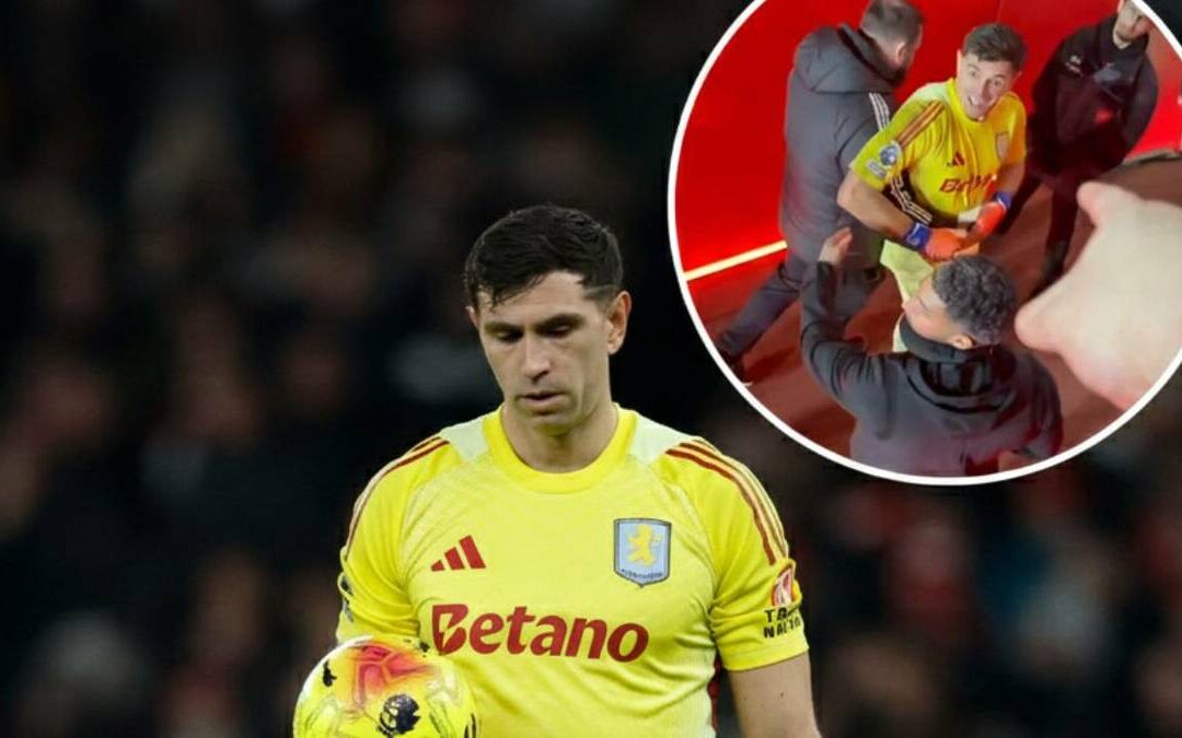 Dibu Martínez y su controversial altercado con aficionados del Arsenal | VIDEO