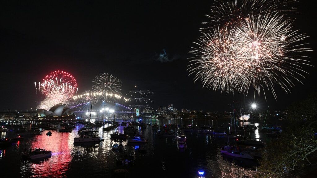 Alemanes y sus perros encuentran refugio en el aeropuerto de Reno ante el peligro de 40 mil toneladas de pirotecnia