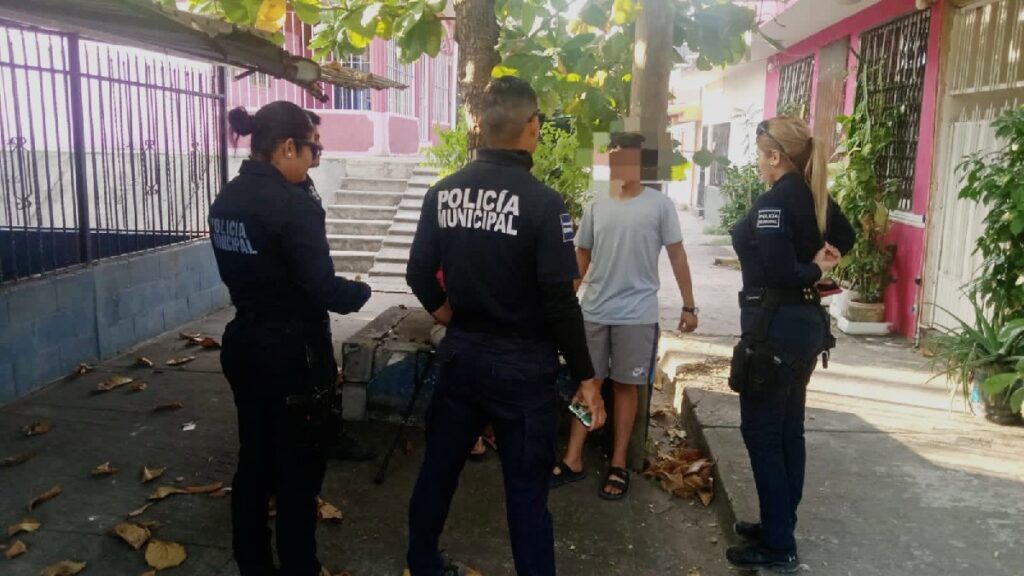 Policía Municipal Rescata a Mujer de 68 Años y su Nieto en Caso de Secuestro Virtual en Michoacán