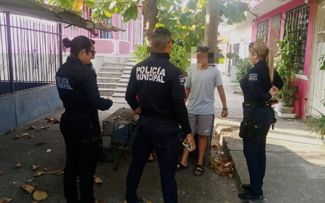 Policía Municipal Rescata a Mujer de 68 Años y su Nieto en Caso de Secuestro Virtual en Michoacán