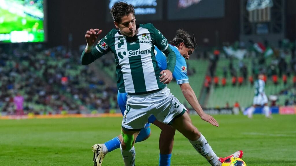 Santiago Muñoz Busca Salir de Santos y Despierta Interés en San Luis