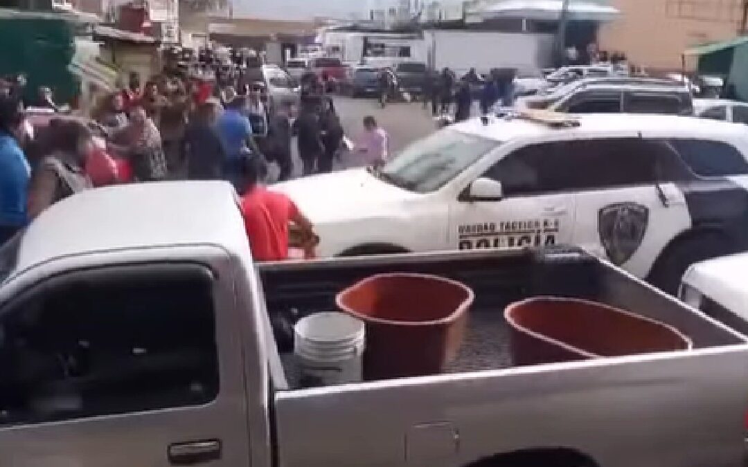 Comerciantes de Querétaro Agreden a Policías Durante Operativo Antipirotecnia