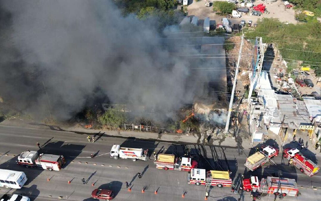 Incendio en Almacén Provoca Gran Movilización en Monterrey