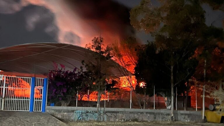 Incendio en Sauceda: Aula de SABES en Guanajuato queda en pérdida total
