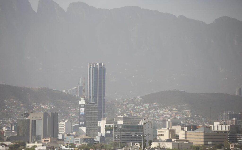 Monterrey Enfrenta Problemas de Calidad del Aire Tras Festejos de Año Nuevo con Pirotecnia