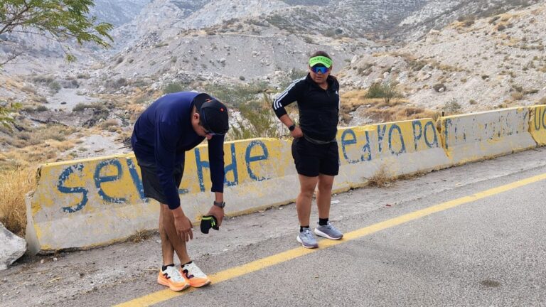 La Pareja Lagunera se Prepara para el Maratón Lala: Un Comienzo Activo para el 2023