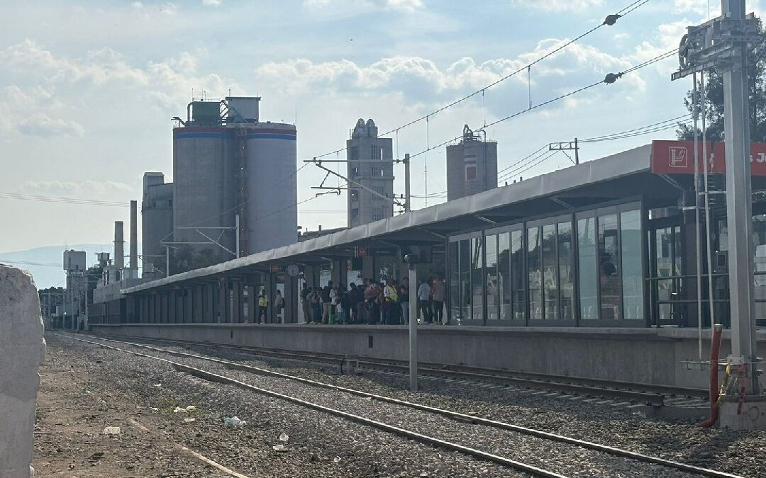Usuarios de la Línea 4 del Tren Ligero en Reno Rechazan Aumento a Tarifa por Inseguridad y Obras Inconclusas