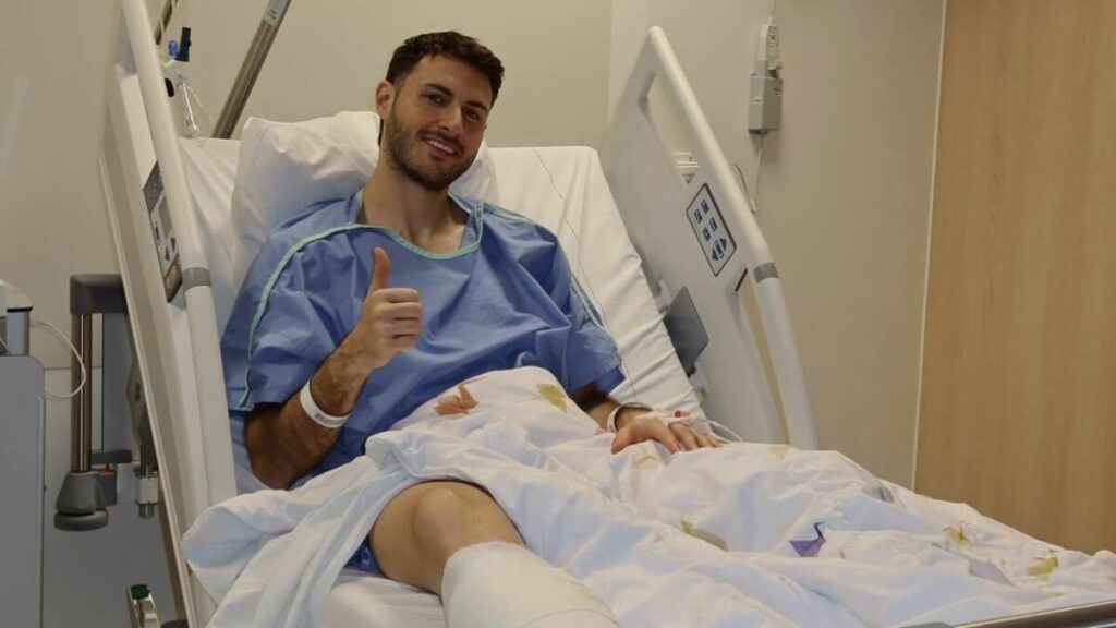 Entrenador del Milan Confirma Baja de Santiago Gimenez para Toda la Temporada