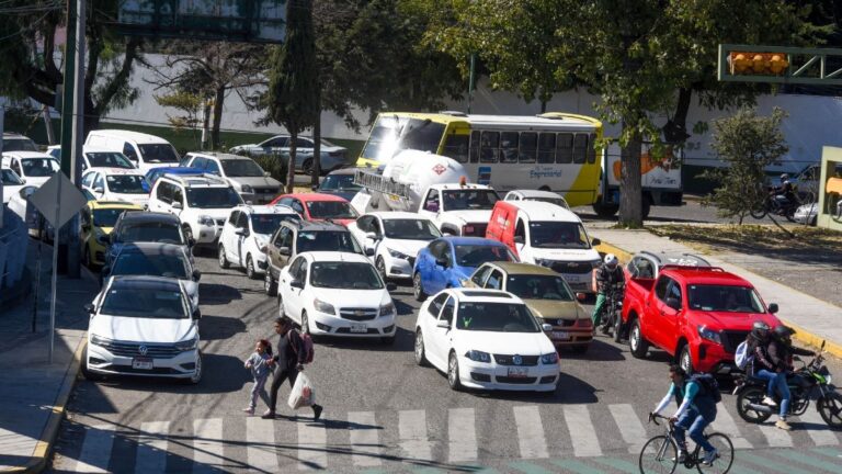 Hoy No Circula en CdMx y Edomex: Descubre qué Autos Tienen Descanso Este Viernes