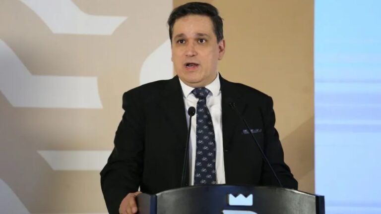Carlos Garza Renuncia como Tesorero de Nuevo León: Ulises Carlín Sucederá el Cargo