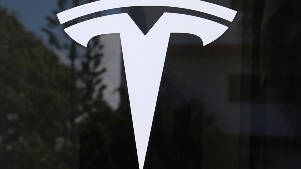 Tesla Pierde el Trono Global en Ventas de Vehículos Eléctricos en 2025