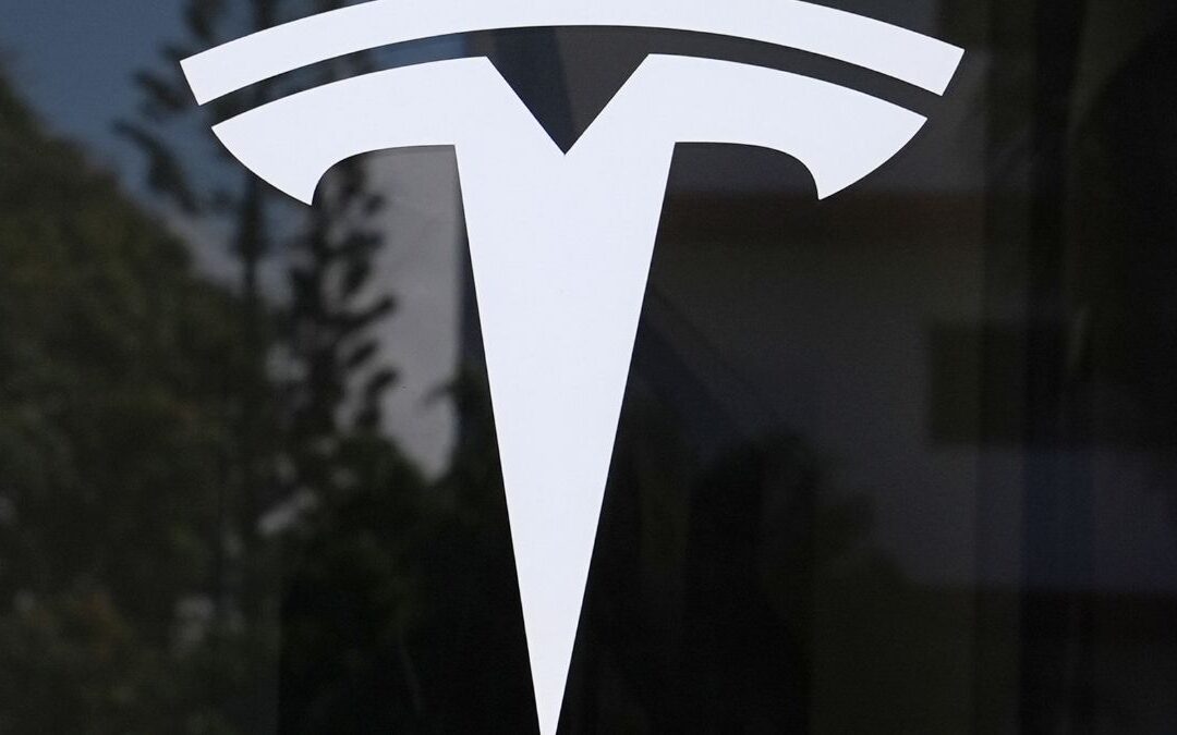 Tesla Pierde el Trono Global en Ventas de Vehículos Eléctricos en 2025