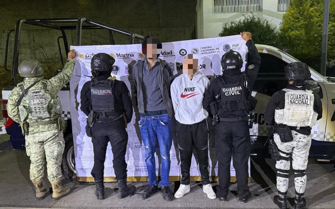 Persecución policial en Michoacán: Dos hombres arrestados por intento de asesinato a policías municipales