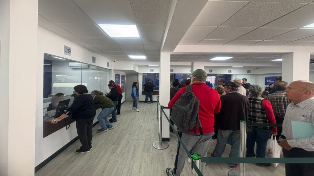 Filas Largas Persiste en San Nicolás para el Pago del Predial en 2026