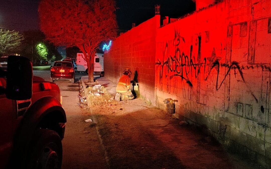 Incendios en Torreón: Hombre Provoca Caos al Quemar Medidores de Gas y Vehículos