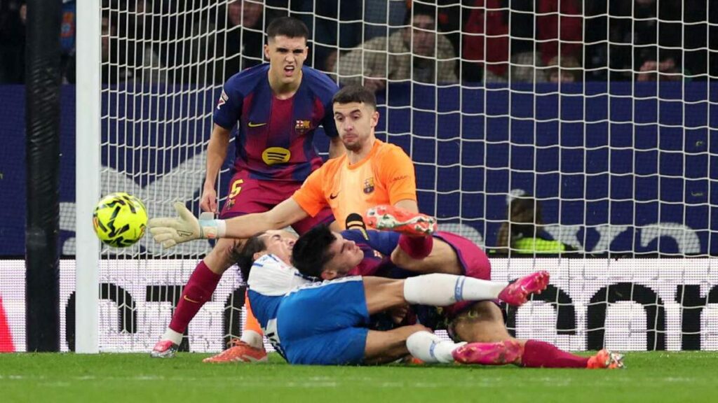 Polémica jugada de Joan García en el partido Espanyol vs Barcelona: Todo lo que necesitas saber