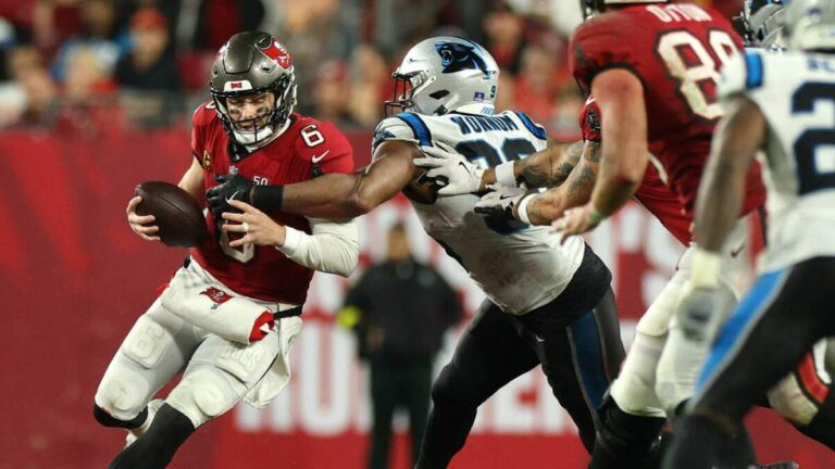 ¡Los Buccaneers renacen! Victoria sobre los Panthers los impulsa a la postemporada