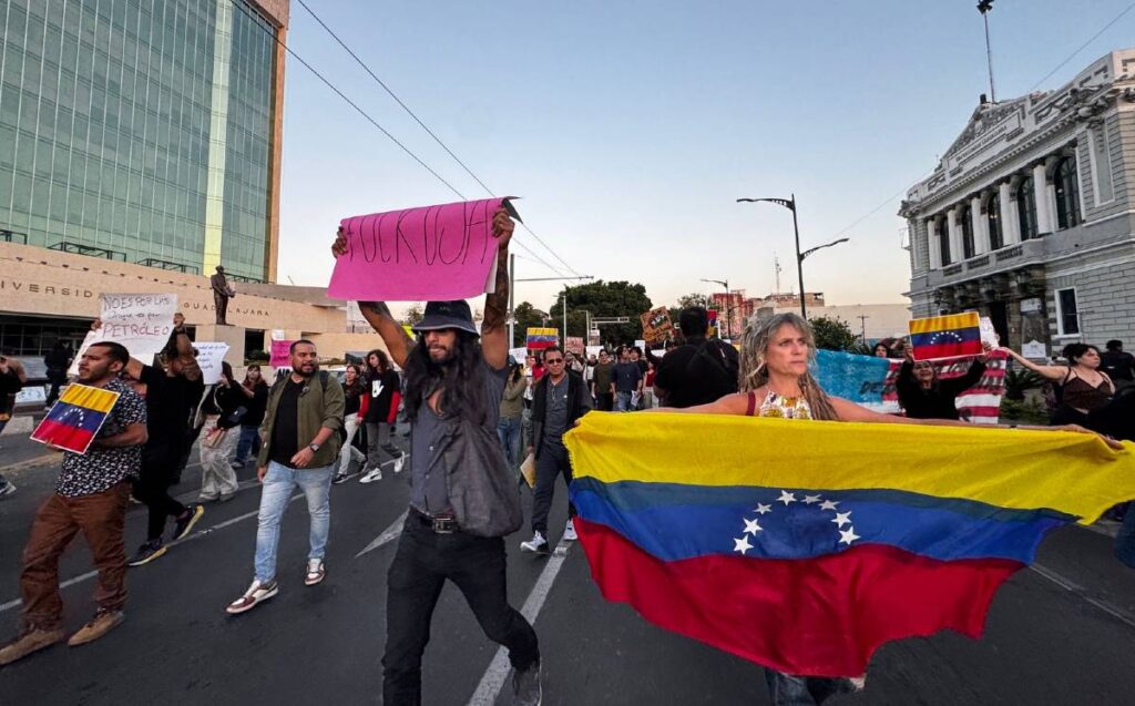 Protesta en Guadalajara: Colectivos Enfrentan la Intervención Extranjera en Venezuela