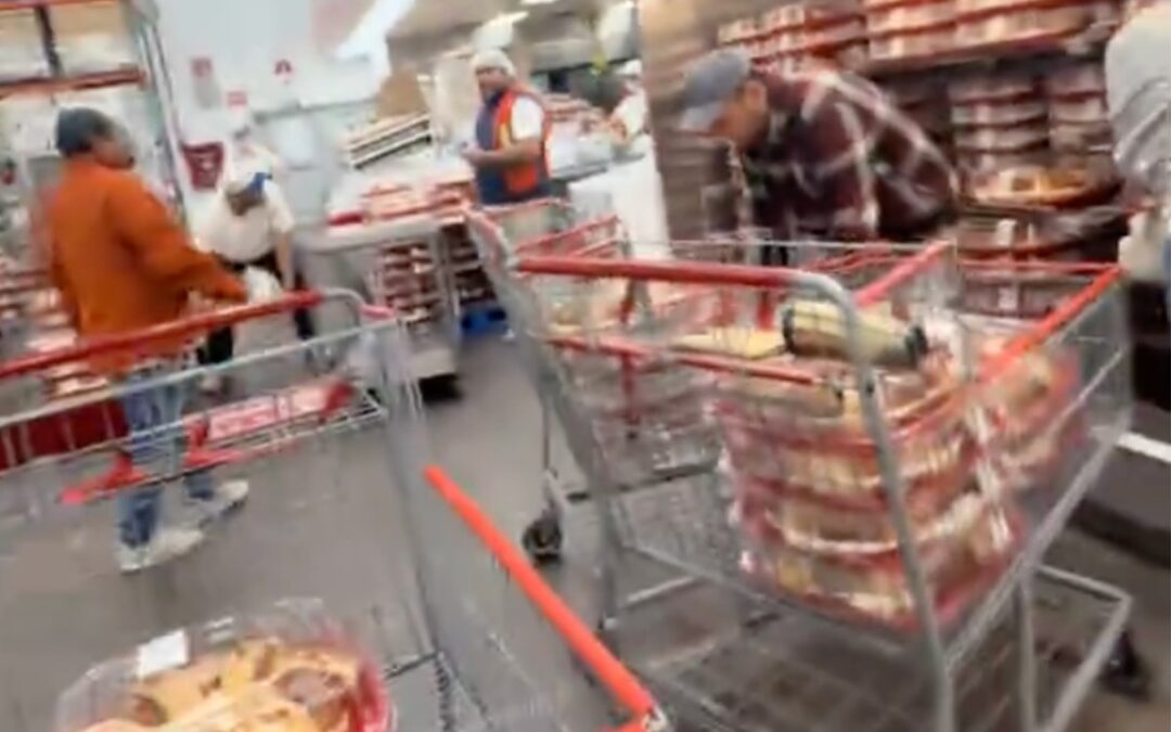 ¡La Locura de Compras Comienza! Primeros Compradores Compulsivos de Roscas en Costco Guadalajara