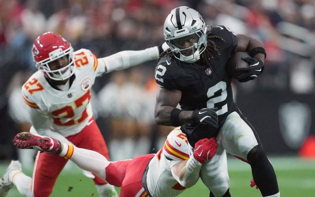 Las Vegas Raiders Logran Victoria en su Último Partido de la Temporada Anulando a los Chiefs
