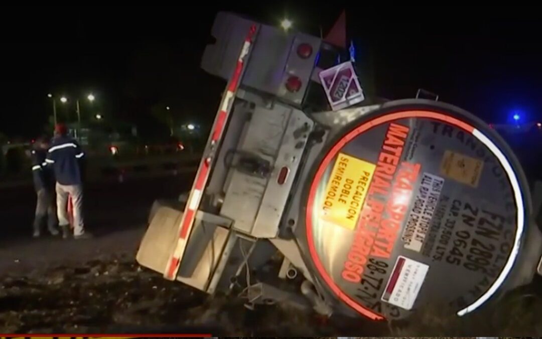 Volcadura de Pipa con Diésel en Lerdo: Cuerpos de Emergencia Actúan Rápidamente