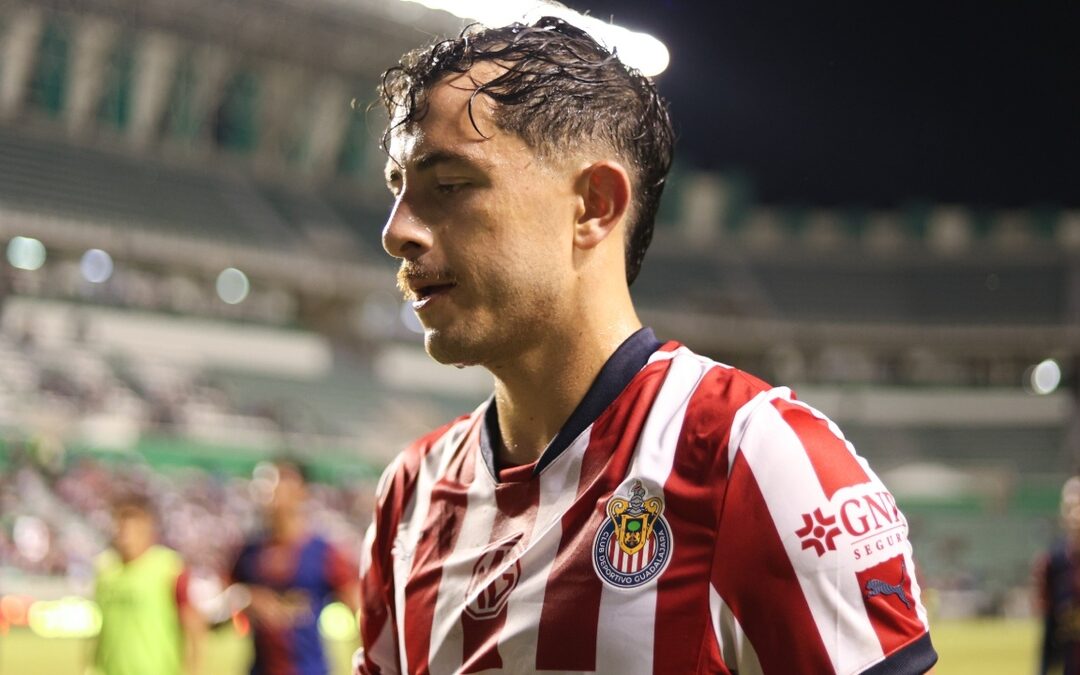 Chivas Anuncia Oficialmente la Salida de Alan Mozo: Así Se Despidieron del Jugador