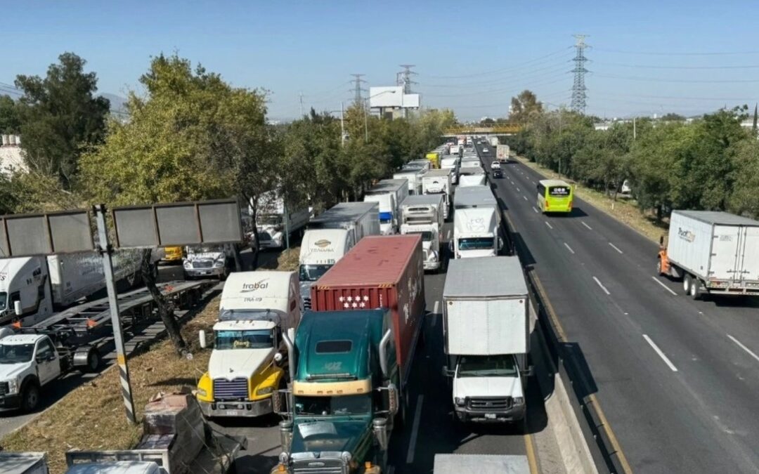 Actualizaciones en Vivo sobre la Autopista México-Querétaro: Choques y Cierres Viales Hoy